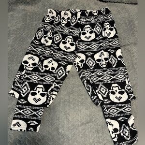 Skull Blk/Wht New Leggings. One Size. Super Soft